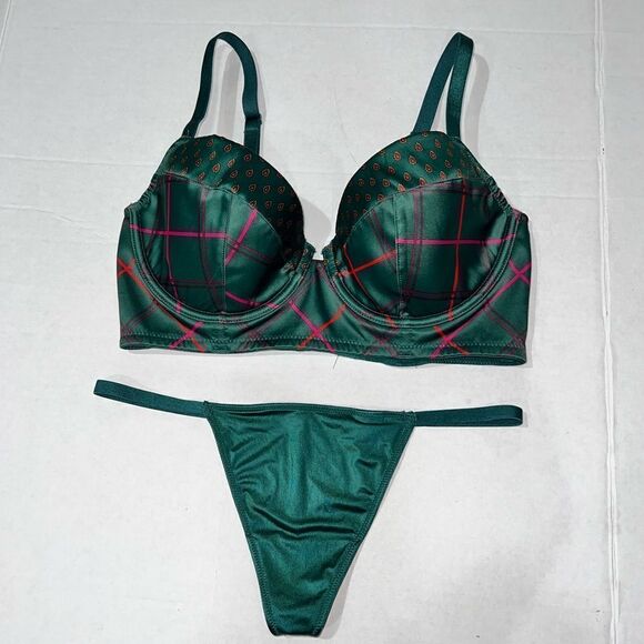 Victoria’s Secret FASHION SHOW Very Sexy Lined Demi Satin Bra & V string set - Picture 12 of 12